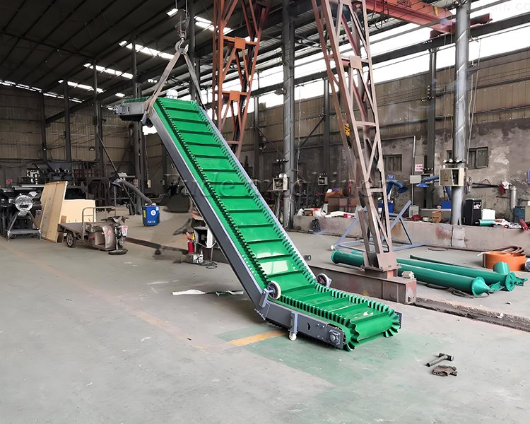 What are the pros and cons of forklift-fed silos vs. belt conveyors?（images 2）